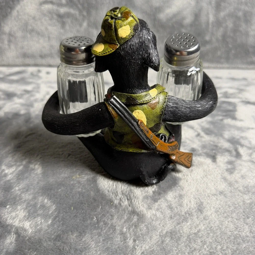 Rivers Edge Hunting Lab Salt and Pepper Shaker Set Black Lab Camo Dog Figurine